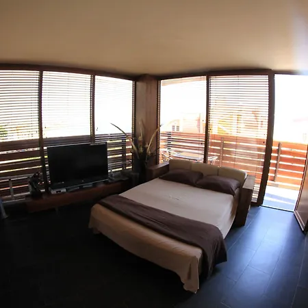 מלון Design Logatero 3*