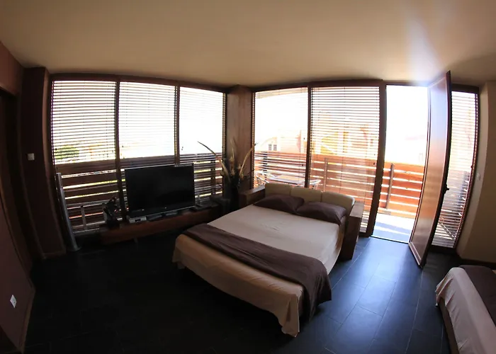 מלון Design Logatero 3*