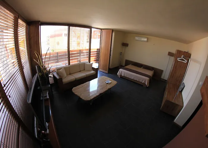 מלון Design Logatero 3*