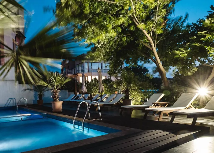 מלון Design Logatero 3*